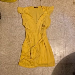 Mini yellow dress with belt